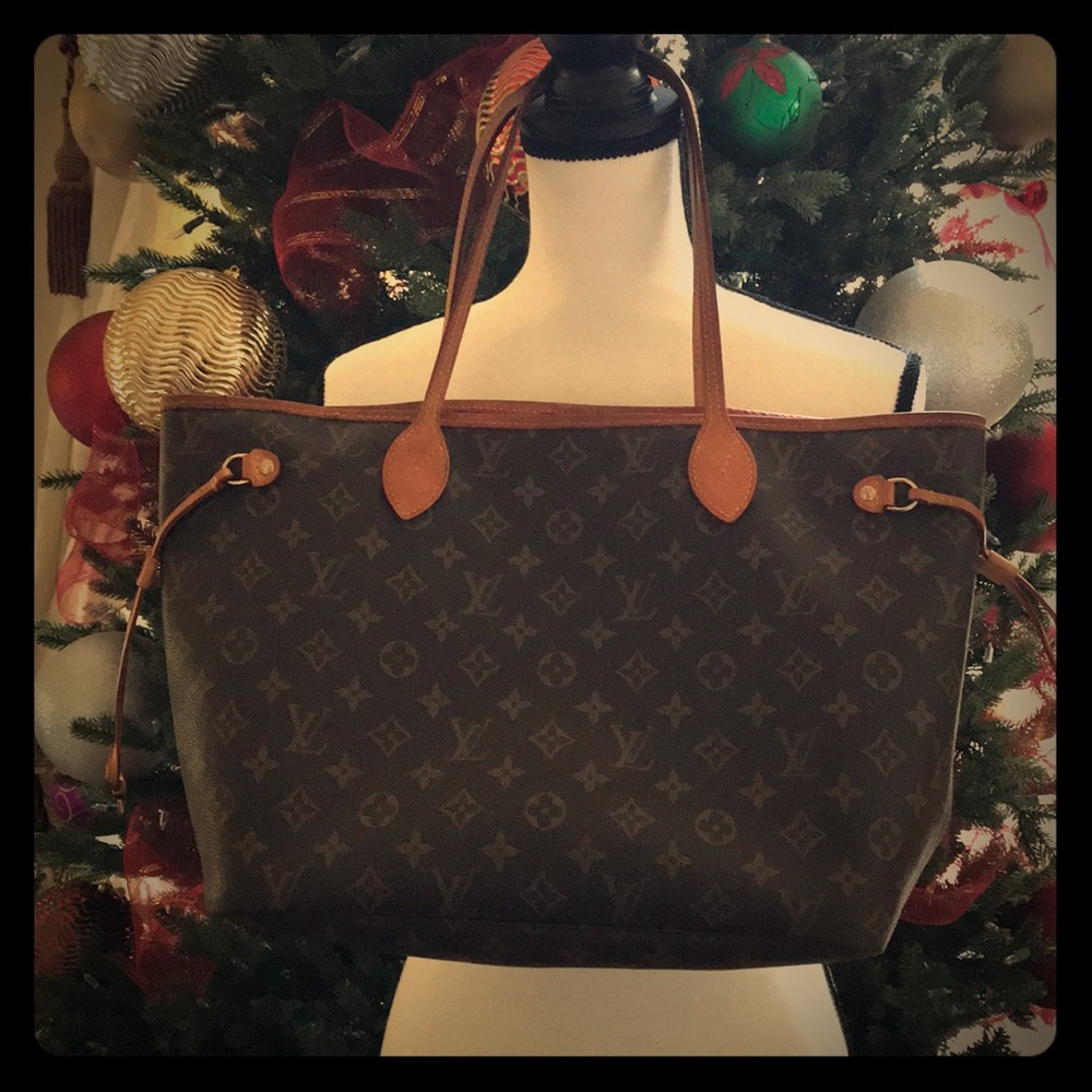 Authentic Louis Vuitton never full bag